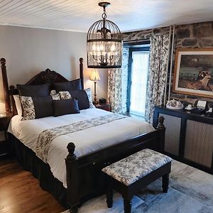 Classic Queen Room