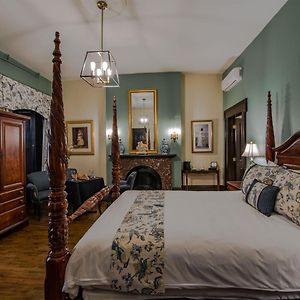 Prestige Lower Floors Queen Room